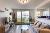 Televízia a/alebo spoločenská miestnosť v ubytovaní Le Lounge - 2 chambres avec parking