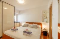 Postel nebo postele na pokoji v ubytování Apartments Regjo