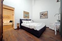 A bed or beds in a room at YCH-Pretty flat close pantheon