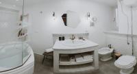 A bathroom at Maravigghia Palermo Rooms