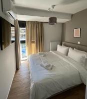 Posteľ alebo postele v izbe v ubytovaní Niarchos apartment III