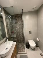 Kúpeľňa v ubytovaní Niarchos apartment III
