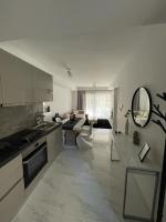 Kuchyňa alebo kuchynka v ubytovaní Niarchos apartment III