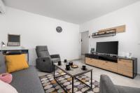 Televízia a/alebo spoločenská miestnosť v ubytovaní Apartman Arba