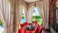 The swimming pool at or close to Casa Campo La Capilla Los Palacios y Villafranca by Ruralidays