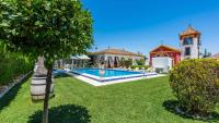 The swimming pool at or close to Casa Campo La Capilla Los Palacios y Villafranca by Ruralidays