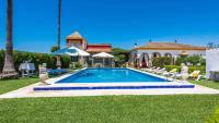 The swimming pool at or close to Casa Campo La Capilla Los Palacios y Villafranca by Ruralidays