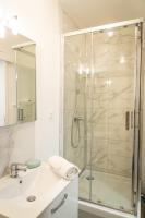 a bathroom with a shower and a sink at Magnifique T2 centre ville dernier étage avec balcon in Valence