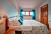 Posteľ alebo postele v izbe v ubytovaní Pool Villa Abbazia Seaview - Happy Rentals