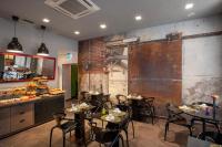 Reštaurácia alebo iné gastronomické zariadenie v ubytovaní Navona Colors Hotel