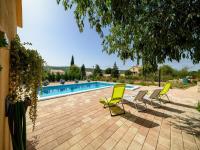 Bazén v ubytování Holiday Home Rokoko nebo v jeho okolí