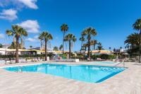 Bazén v ubytovaní Home2Book Terrace&Pool Apartment Playa del Inglés alebo v jeho blízkosti