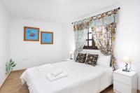 Postel nebo postele na pokoji v ubytování La Esperanza downtown 3 bd apt