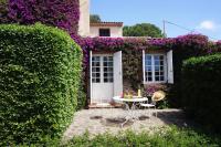 Vonkajšia záhrada v ubytovaní Cottage with terrace in Roquebrune-sur-Argens