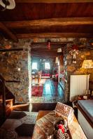 Plán poschodí v ubytovaní E L chalet. A cosy mountain retreat.