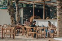 Επισκέπτες που μένουν στο The Hotel