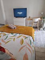 Posteľ alebo postele v izbe v ubytovaní BNB L'Orleanais Hyper Centre d'Orléans proche Gare PARKING