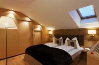 A bed or beds in a room at Residence Hotel Alpinum