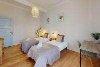 Posteľ alebo postele v izbe v ubytovaní Bright flat Rosaleda
