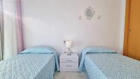 Posteľ alebo postele v izbe v ubytovaní Skyline 14 Large and sunny all-day balcony with stunning sea views