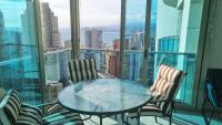 Posedenie v ubytovaní Skyline 14 Large and sunny all-day balcony with stunning sea views