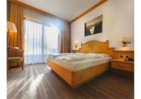 A bed or beds in a room at Residence Hotel Alpinum