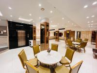 Un lugar para sentarse en Hotel At Residency Kaushambi Couple Friendly