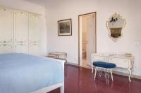 A bed or beds in a room at Villa Belvedere-Con piscina a Bardolino