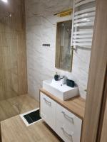 Kúpeľňa v ubytovaní Apartament Słoneczny -Ściegiennego (garaż, centrum)