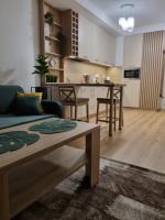 Kuchyňa alebo kuchynka v ubytovaní Apartament Słoneczny -Ściegiennego (garaż, centrum)