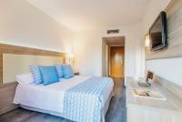 A bed or beds in a room at Hotel Benidorm East by Pierre & Vacances