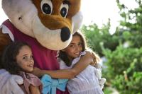 two young girls are hugging a stuffed giraffe at Belambra Clubs Presqu&#39;île De Giens - les Criques in Hyères