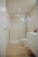 Kúpeľňa v ubytovaní Bonito apartamento con piscina.