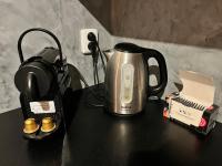 Příslušenství pro přípravu čaje a kávy v ubytování Mountain Apartment Vrchlabi