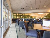 Restoran ili neka druga zalogajnica u objektu Encantada Rose - a 4 bed townhouse near Disney