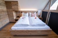 A bed or beds in a room at Kellerstöckl Heuberger