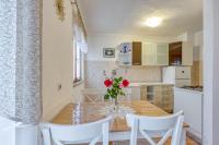 Kuchyňa alebo kuchynka v ubytovaní Apartment Ana Coki