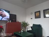 Televízia a/alebo spoločenská miestnosť v ubytovaní Mieszkanie Antoni