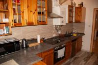 Kuchyňa alebo kuchynka v ubytovaní Western apartman