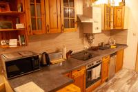 Kuchyňa alebo kuchynka v ubytovaní Western apartman