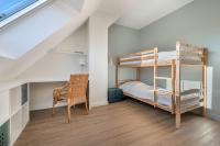 a bedroom with bunk beds and a desk and a chair at Lumineuse et accueillante maison pour 8 personnes in Sarzeau