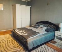 Łóżko lub łóżka w pokoju w obiekcie Relax Apartman