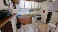Kuchyňa alebo kuchynka v ubytovaní Chalet l'Acinos