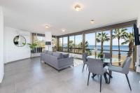 Posezení v ubytování Mediterraneo Beach Apartment in Malaga by Solaga Holiday Homes