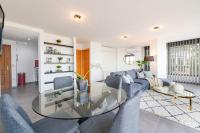 Posezení v ubytování Mediterraneo Beach Apartment in Malaga by Solaga Holiday Homes