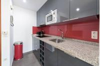 Kuchyň nebo kuchyňský kout v ubytování Mediterraneo Beach Apartment in Malaga by Solaga Holiday Homes