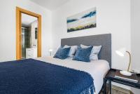 Postel nebo postele na pokoji v ubytování Mediterraneo Beach Apartment in Malaga by Solaga Holiday Homes