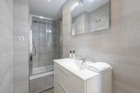 Koupelna v ubytování Mediterraneo Beach Apartment in Malaga by Solaga Holiday Homes