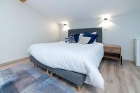 Łóżko lub łóżka w pokoju w obiekcie Les coursives appartements