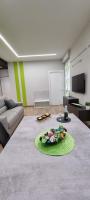 A television and/or entertainment centre at IO E TE bed and breakfast Appartamento